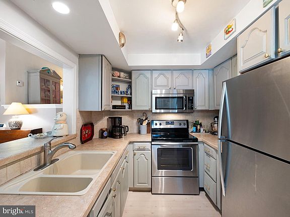 2nd image of 5207 Birch Cir #166