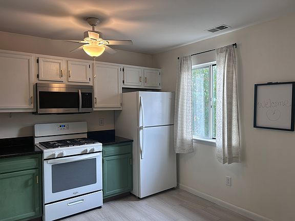 2nd image of 434 Gregory Ct #434