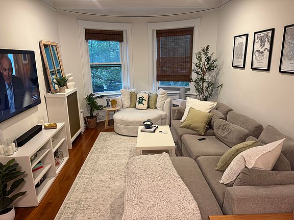 3rd image of 138 Fuller St APT 2