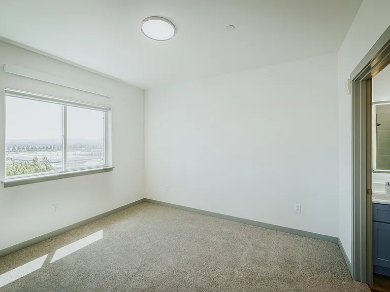 Grand Vista Apartments — Photo 13