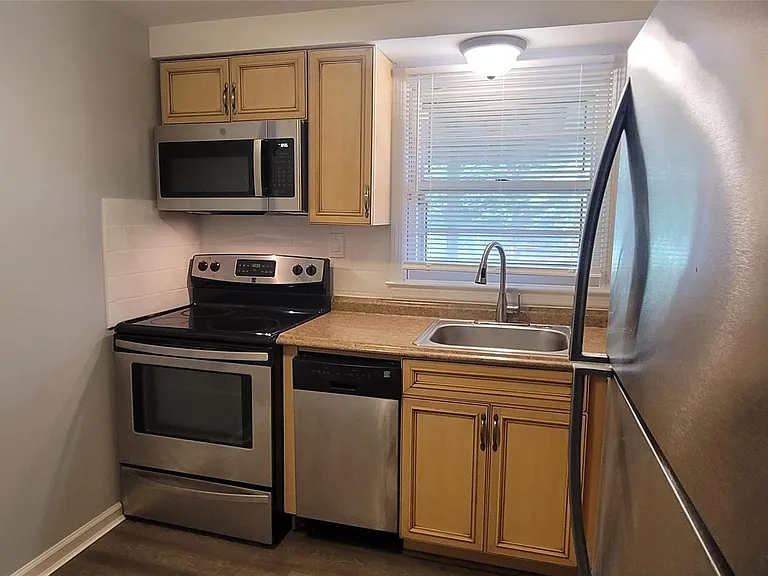 2542 Dock Rd — Photo 5