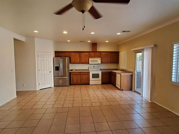 4th image of 8782 W Aster Dr