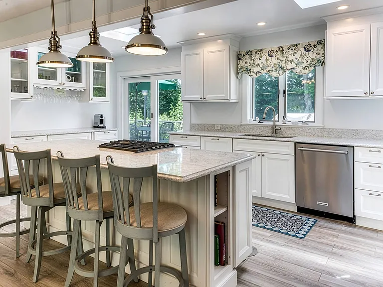 229 W Lake Dr — Photo 9