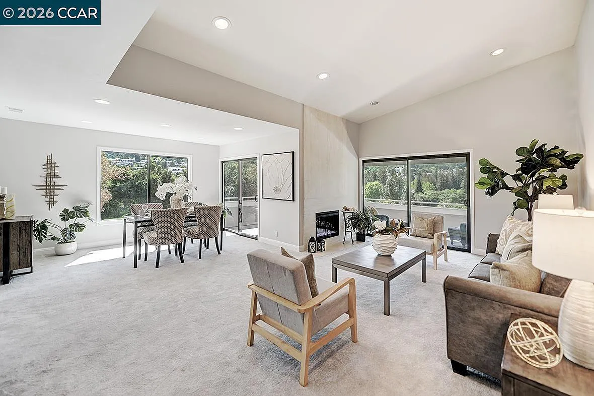 3612 Rossmoor Pkwy APT 1 photo 1