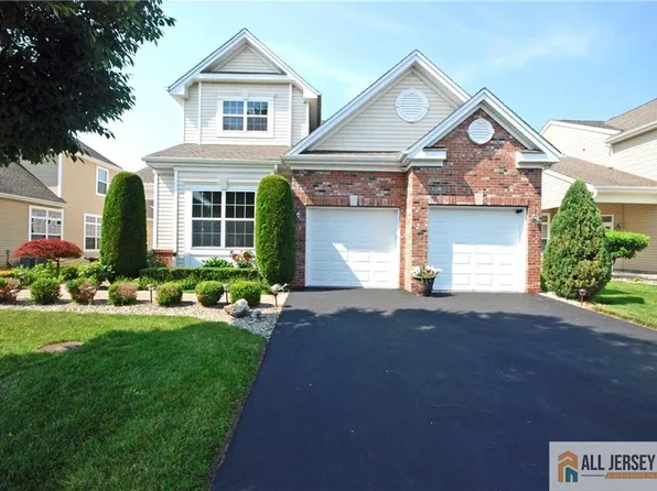 15 Mandrake Rd, Monroe Township, NJ 08831