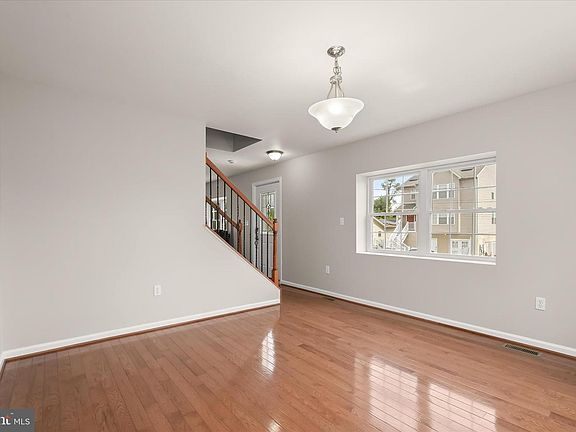 4th image of 305 Bishop Ave