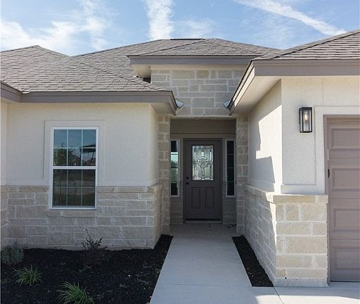 3rd image of 221 Colonial Ln