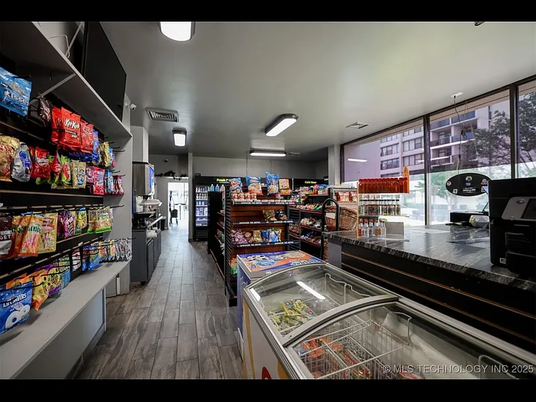 450 W 7th St S #401 — Photo 21