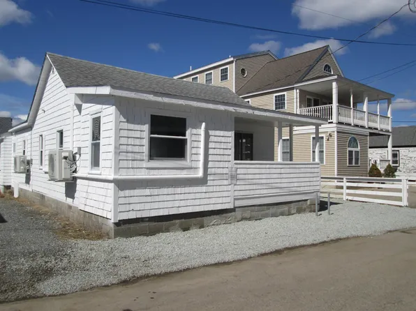4 Auburn Ave Extension, Hampton, NH 03842