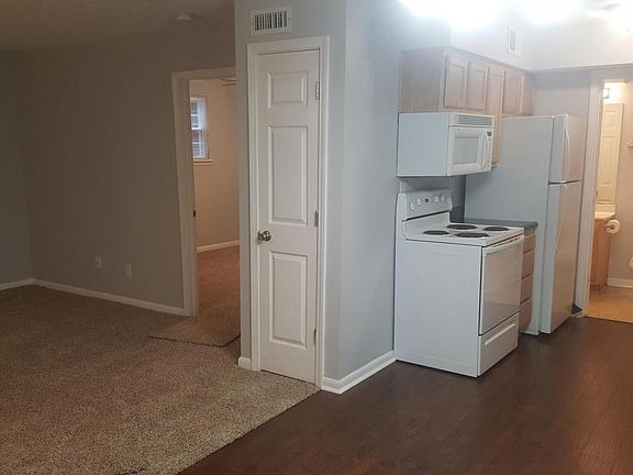 2nd image of 204 Middletown Sq