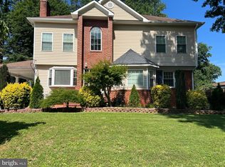 5409 Easton Dr, Springfield, VA 22151
