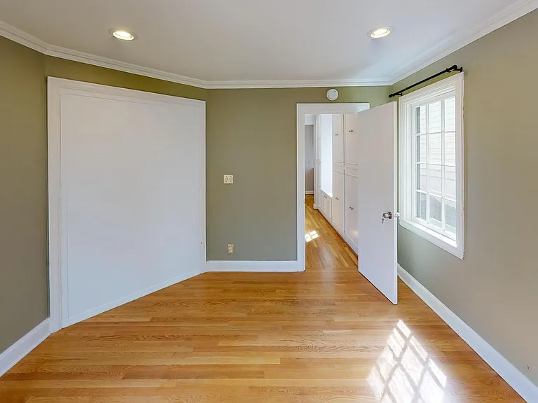 2371 SW Montgomery Dr — Photo 13