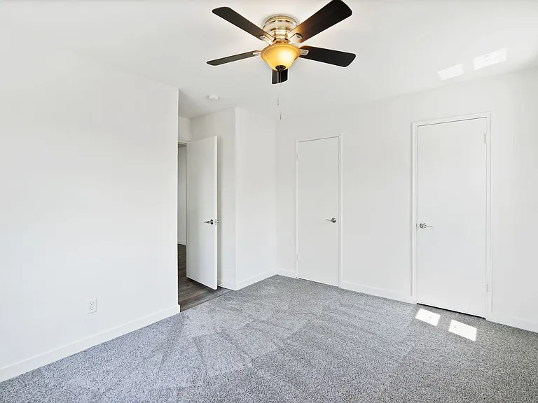 Hillside Apartments — Photo 17