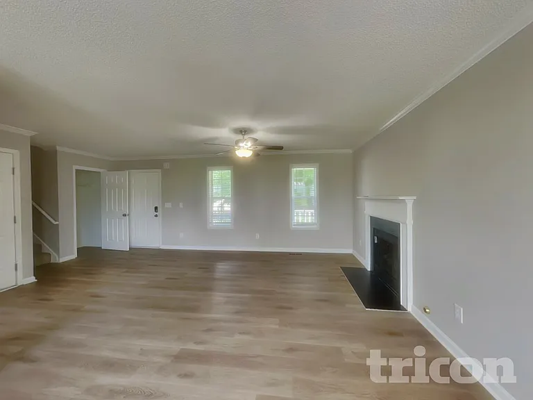 412 Remington Ct — Photo 3
