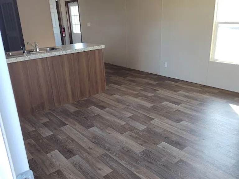 5600 W Kilgore Ave — Photo 23