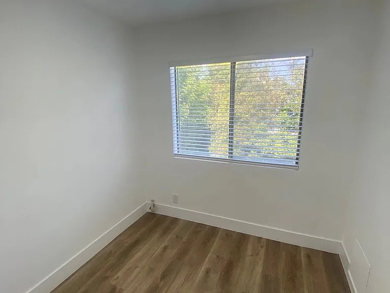6136 Fulton Ave #9 — Photo 14