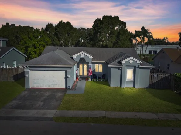 5216 NW 94th Ter, Sunrise, FL 33351