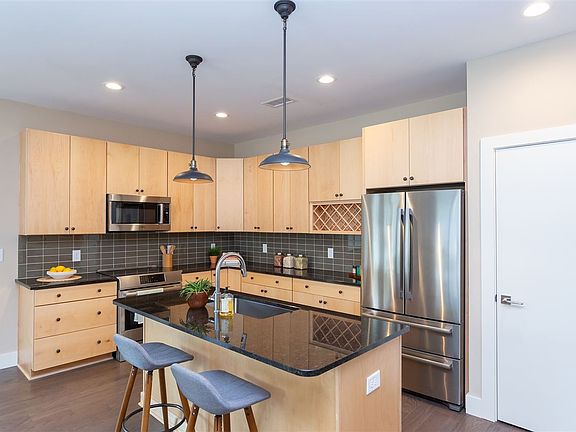 5th image of 515 N Churton St #207