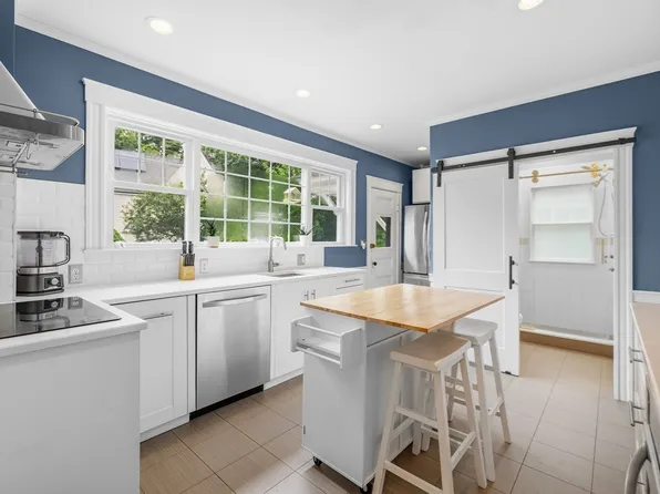 97 Burkeside Ave, Brockton, MA 02301