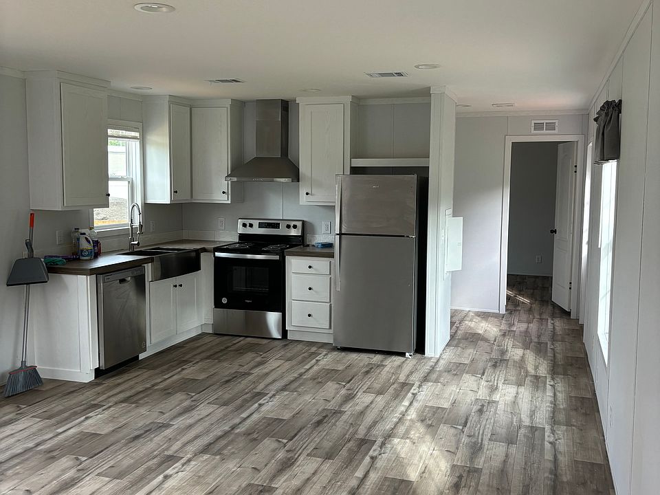 1st image of 121 Charlotte Ln