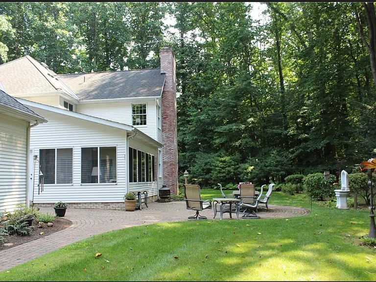 7217 Pine Tree Ct — Photo 41