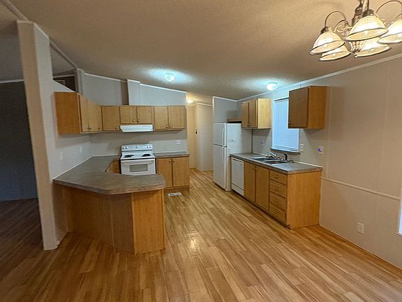 2nd image of 122 White Oak Dr