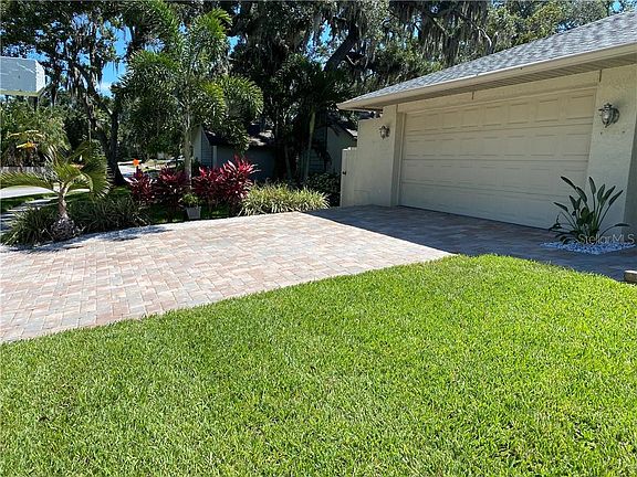3rd image of 329 Winding Willow Dr