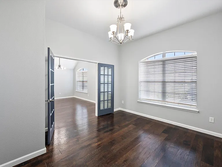 2204 Windcastle Dr — Photo 10