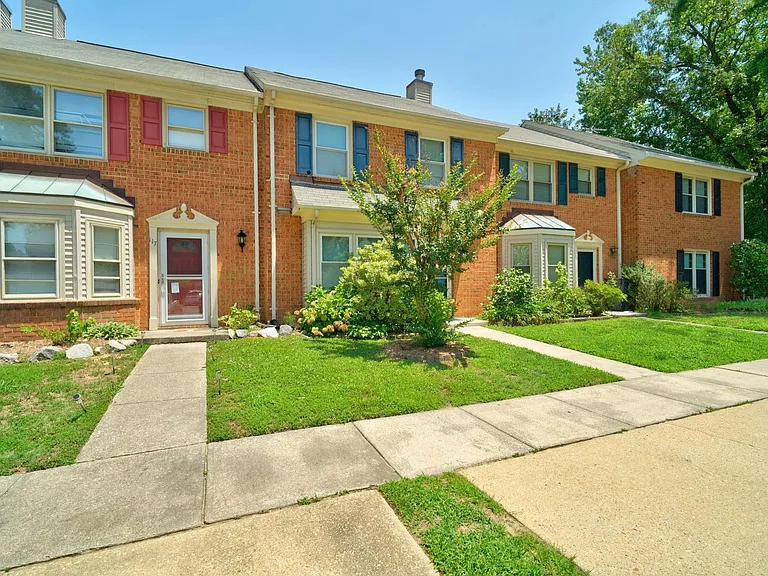 119 Kingsbridge Ln — Photo 2