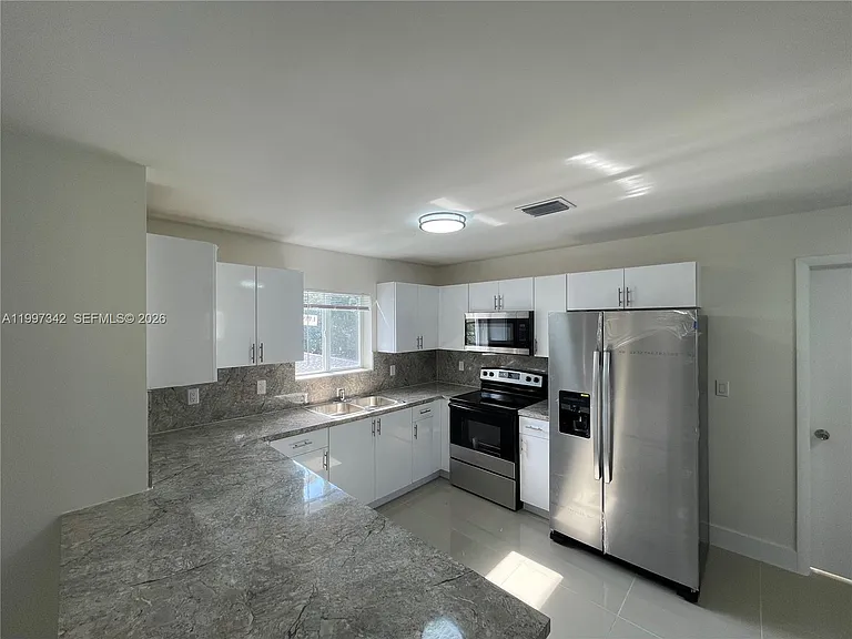 2268 NW 52nd St #TOP — Photo 3