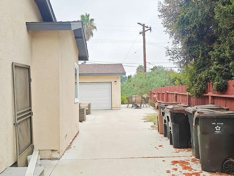 1626 Riverside Dr — Photo 38