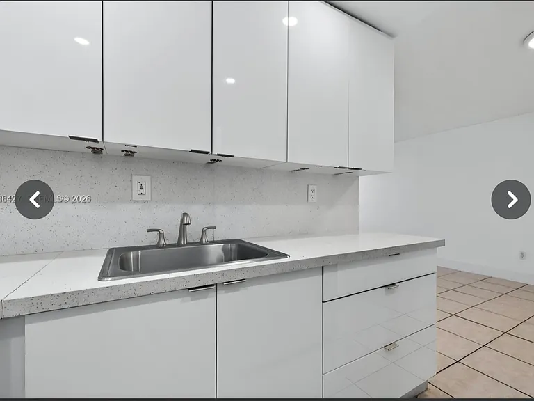 606 W 81st St #302 — Photo 25