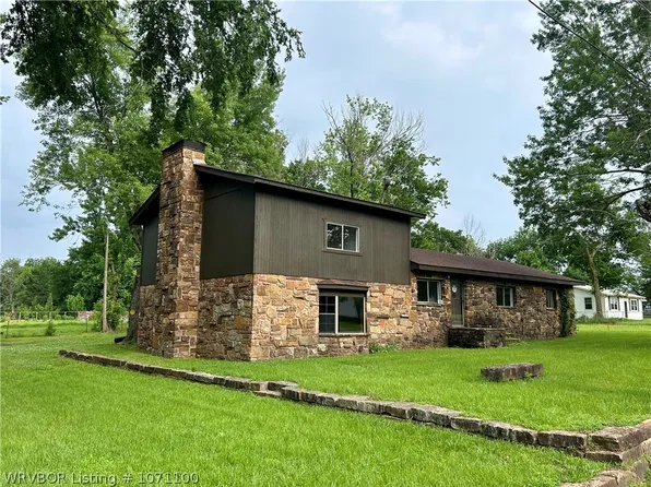 504 N Main St, Hackett, AR 72937
