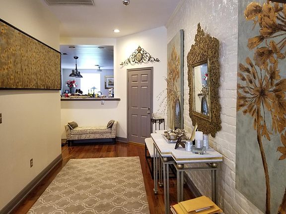 Hallway between Living Room and Open Kitchen/Family Room