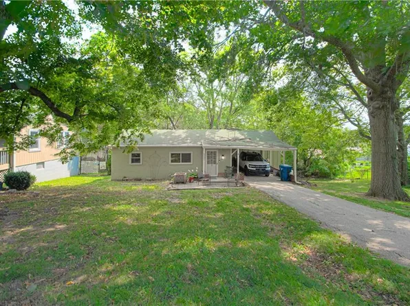 2231 N River Blvd, Sugar Creek, MO 64050