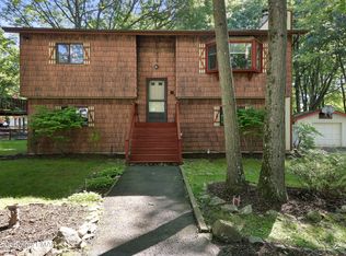 15 Pointe St, Mount Pocono, PA 18344