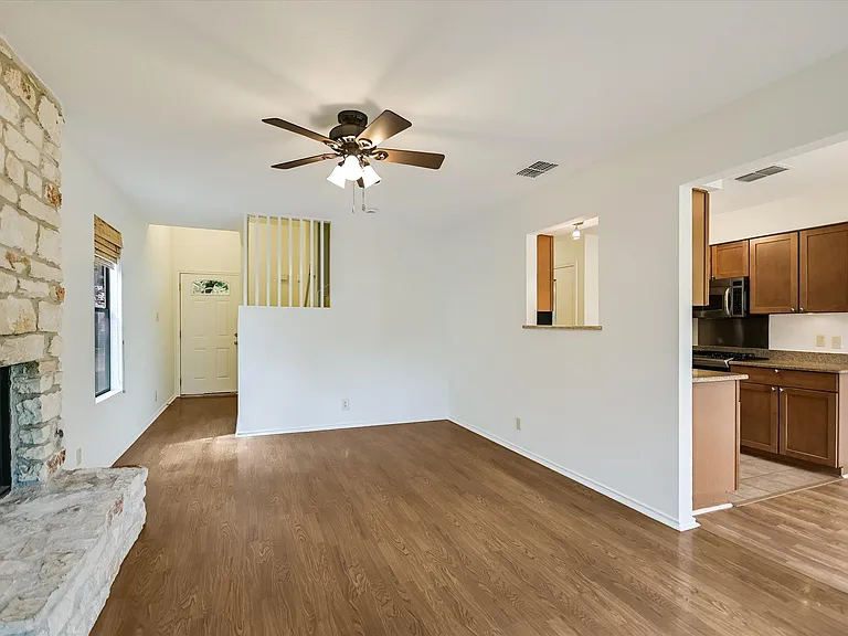 3500 Larchmont Cv #B — Photo 2