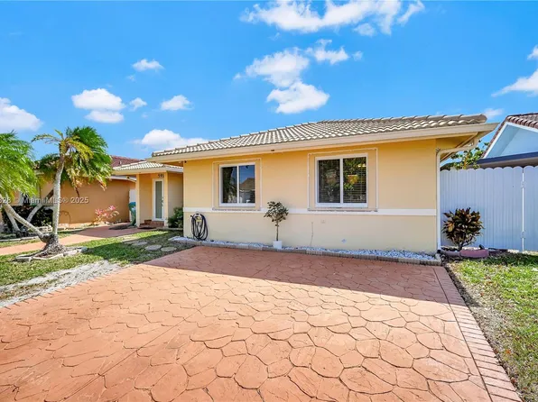 5911 SW 148th Pl, Miami, FL 33193
