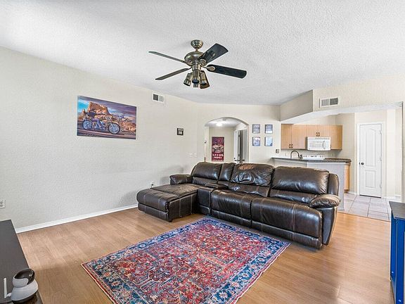3rd image of 807 Belmont Place