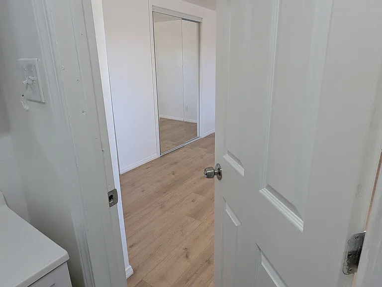19422 Archwood St — Photo 67