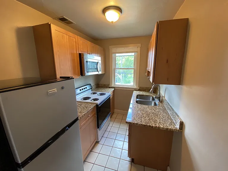 2581 Madison Rd #3 — Photo 11