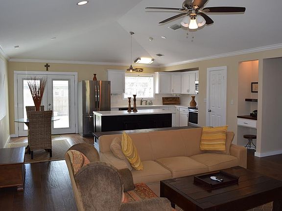 2nd image of 3105 Traylor Blvd