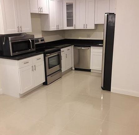 2nd image of 2536 Roosevelt St