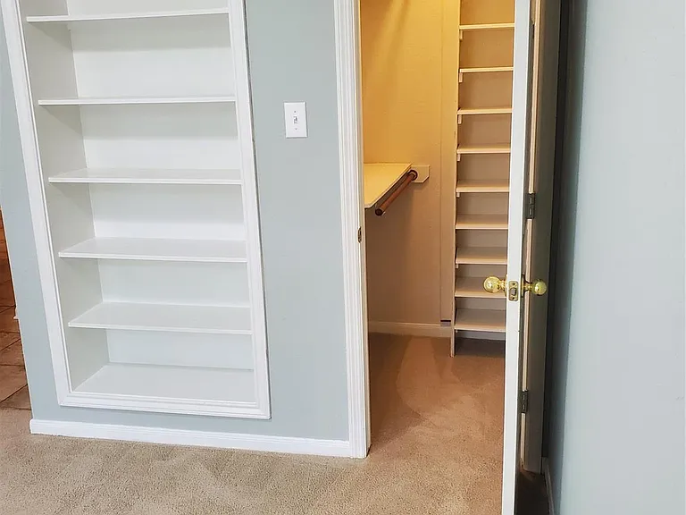 2715 Falling Forest Ct — Photo 13