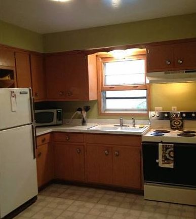 Kitchen with appliances!