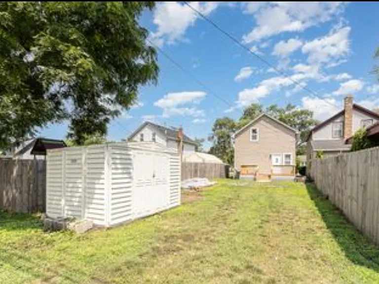 140 N Lindberg St — Photo 19