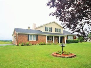 1357 Woodlake Rd, Stamping Ground, KY 40379