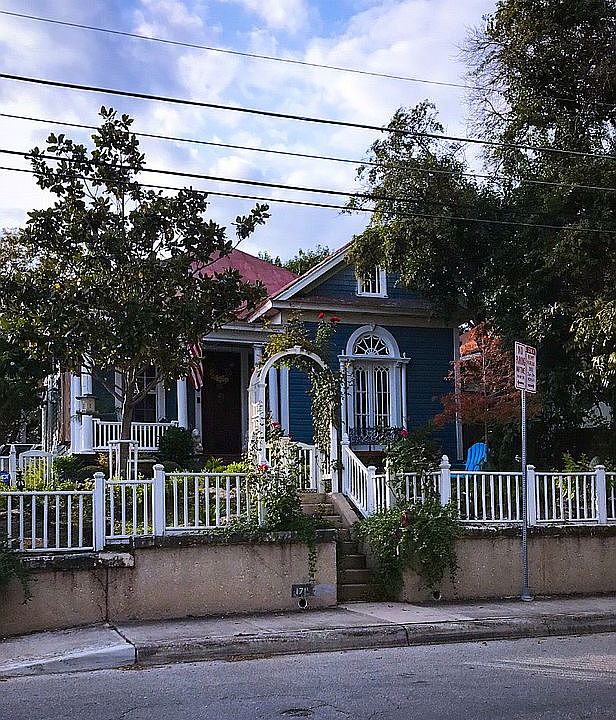 1st image of 1711 N Flores St