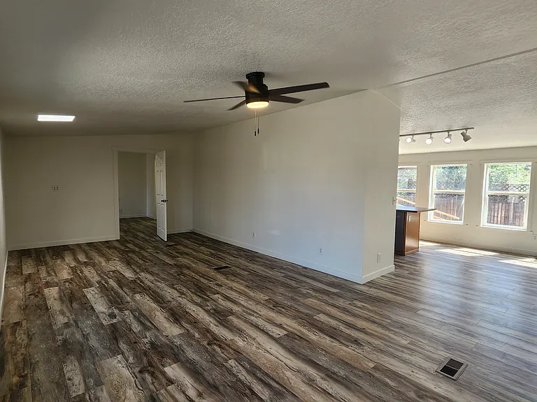 21533 W Laura St — Photo 4