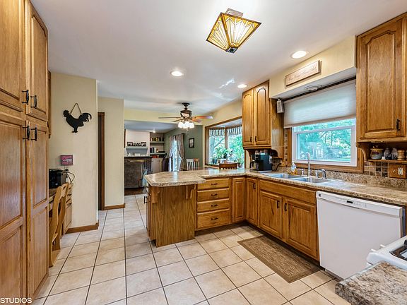 2nd image of 1203 Meadowglen Dr